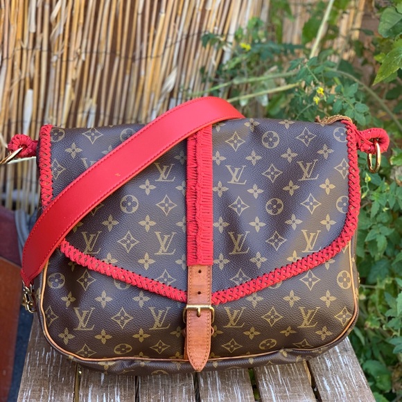 Louis Vuitton Handbags - 🌸 Auth Louis Vuitton Saumer 35 Shoulder Handbag💋